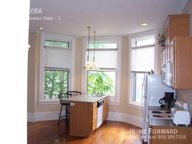 Foto del edificio - 369 S Broadway Park