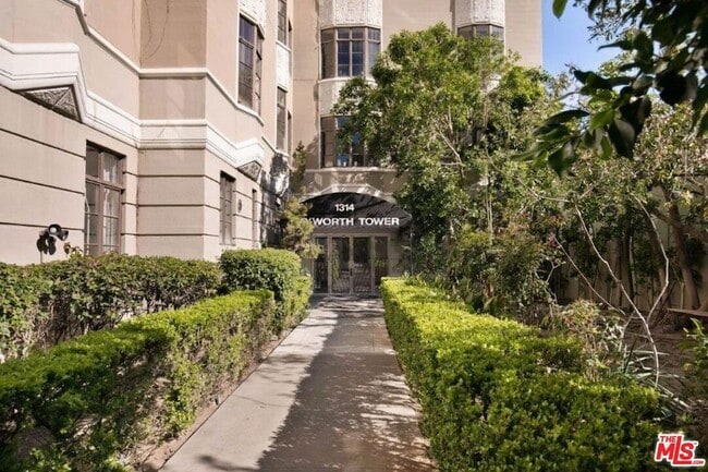Photo - 1314 Hayworth Ave Apartment