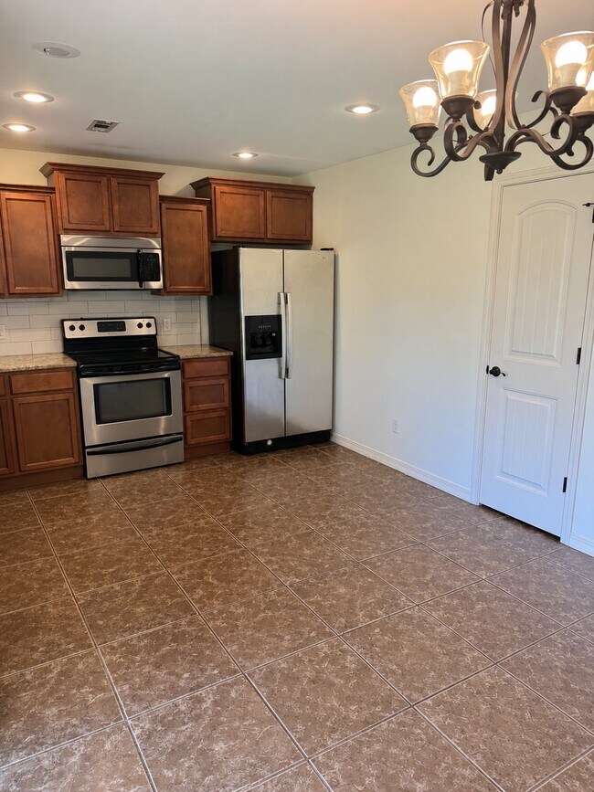 Foto del edificio - 489 North Drewrys Bluff Drive