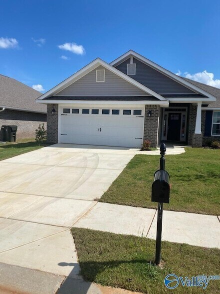 Building Photo - 121 Sorrelweed Dr