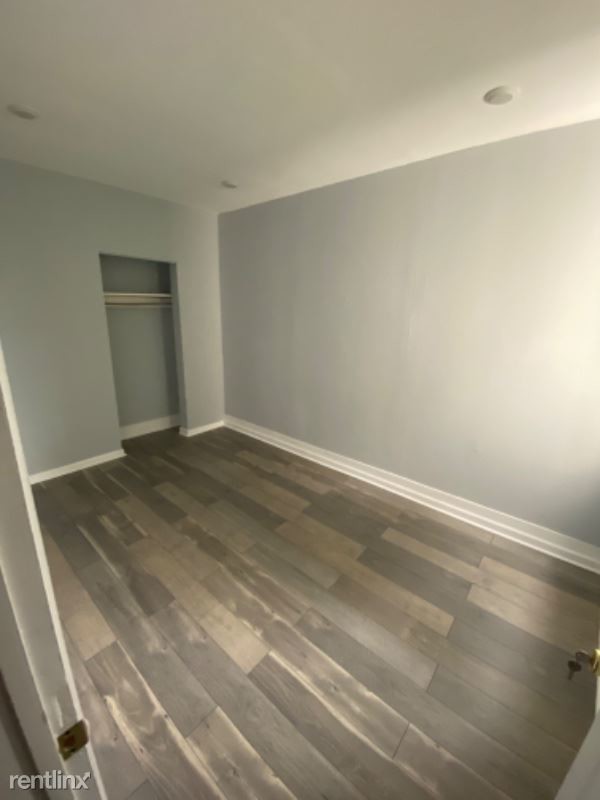 Building Photo - Studio, 1 bath Apartment - 540 E Penn St
