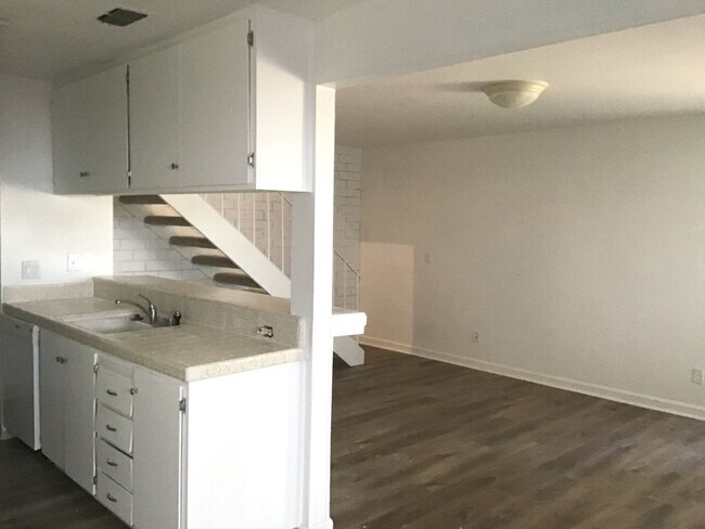 Foto del edificio - Townhouse condo Hillsdale Oaks
