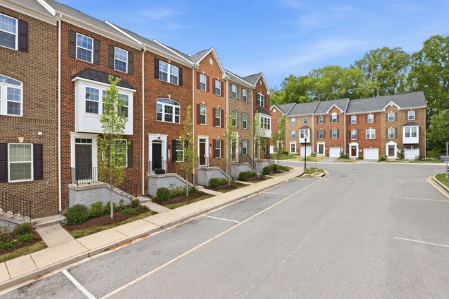 Building Photo - 4915 Crest View Dr
