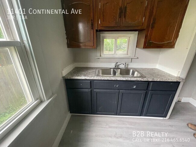 Foto del edificio - 11401 Continental Ave