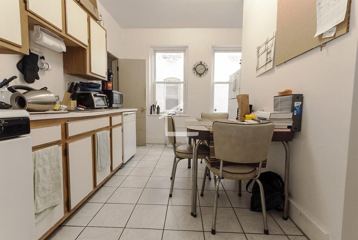 Sept 2026 - Fantastic BU West / Packard's Corner 3 Bed on Brighton Ave. Students Welcome! - Sept 2026 -  Fantastic BU West / Packard's Corner 3 Bed on Brighton Ave.  Students Welcome!