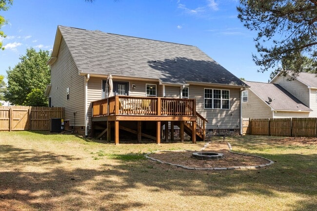 Foto del edificio - 686 Colonial Hills Dr