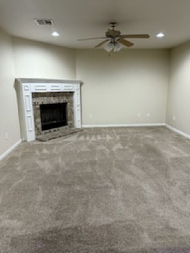 Building Photo - 2201 Riley Dr