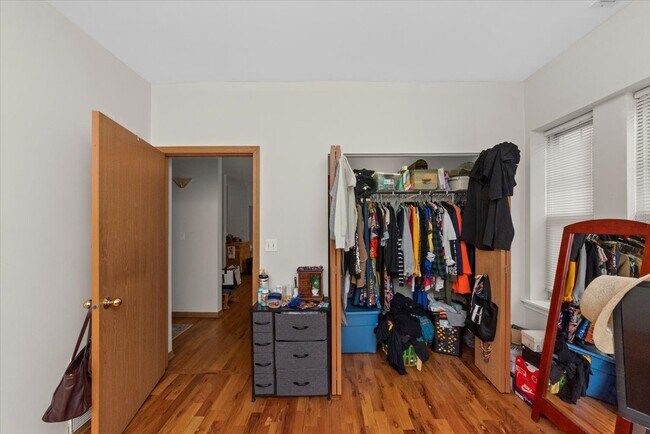 Foto del edificio - 2307 E 70th Pl