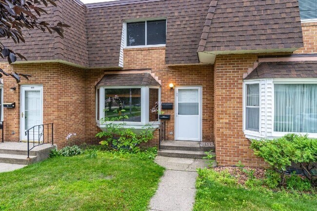 Building Photo - 2 Bedroom Condo in Grand Forks