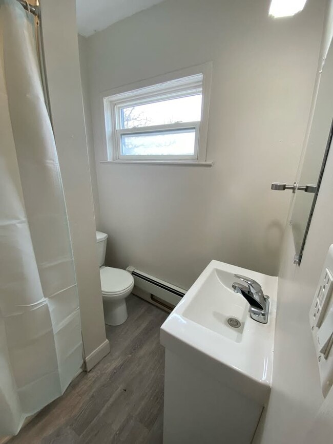 Building Photo - 222 Maxwell St