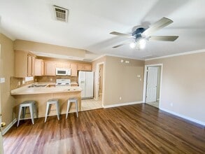 Building Photo - Sunturf Rentals
