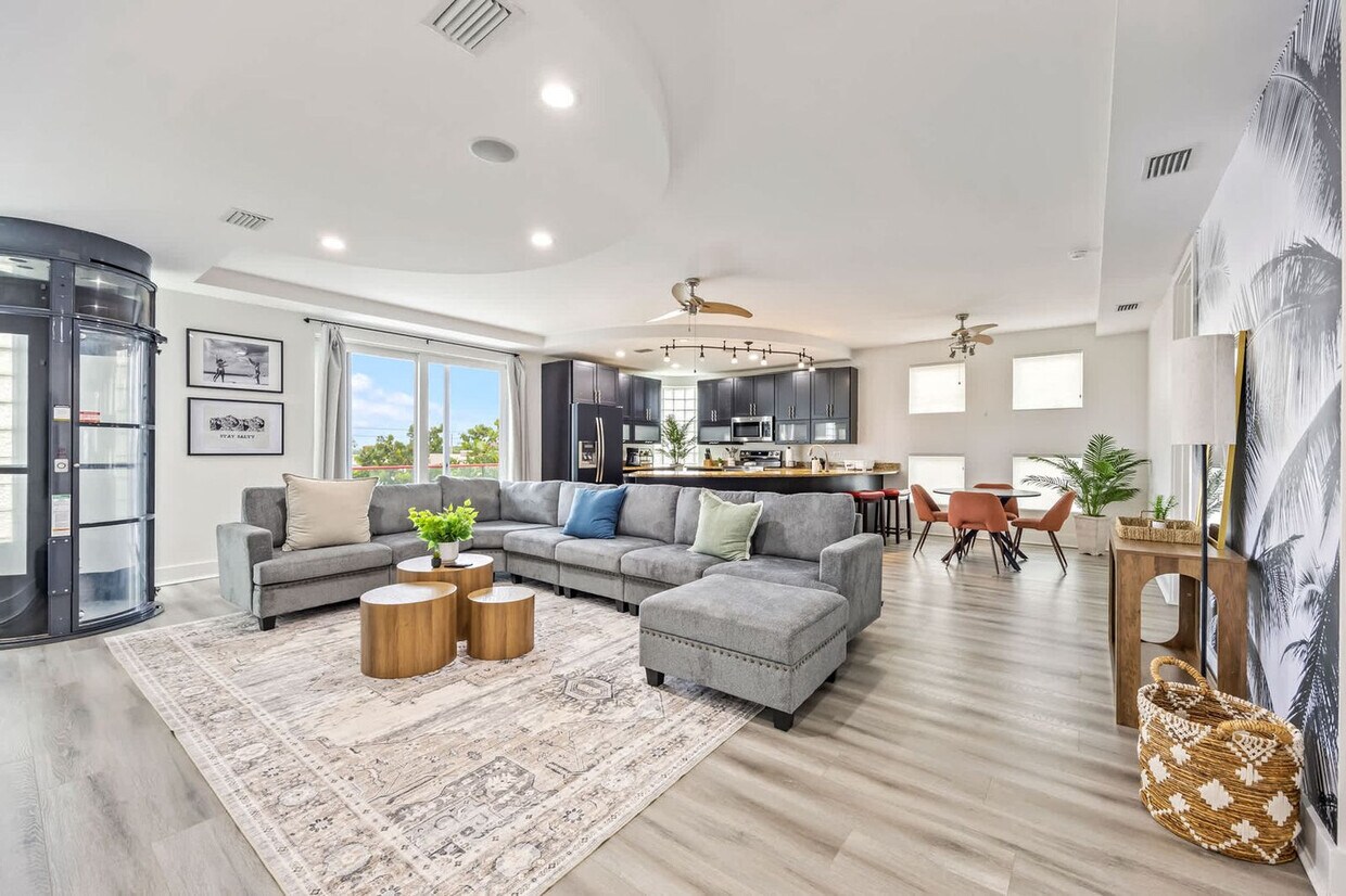 Foto principal - 873 S Atlantic Ave