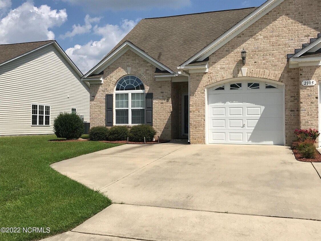 2105A Dovedale Dr, Greenville, NC 27834 Townhome Rentals in