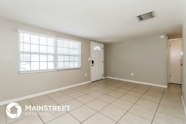 Foto del edificio - 7704 Birchwood Dr