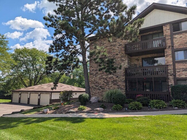 Foto del edificio - 5965 Lakeside Pl