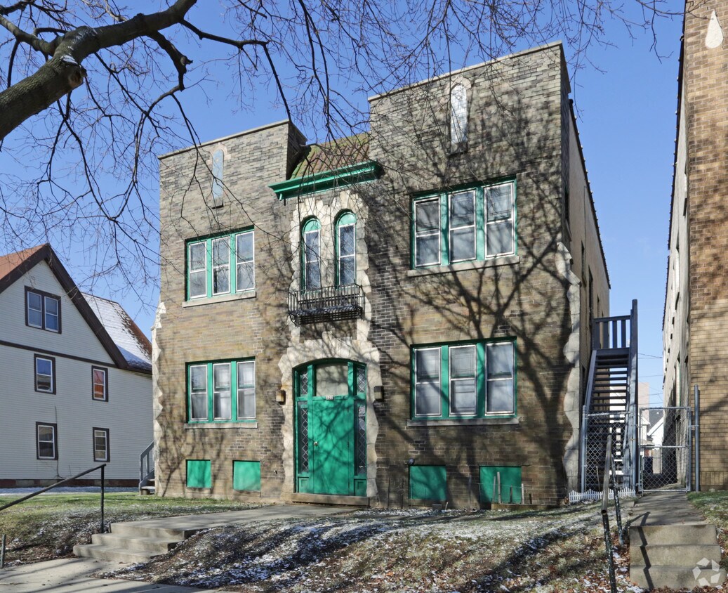 Building Photo - 527 N 33rd St