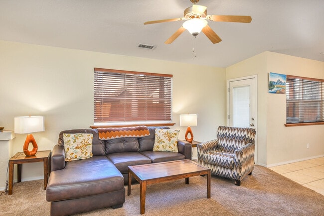 Building Photo - 3716 E Jacamar Dr