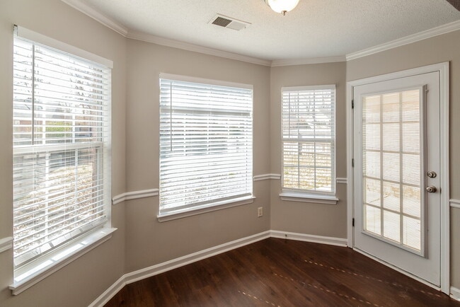 Building Photo - 9807 Pigeon Roost Park Cir
