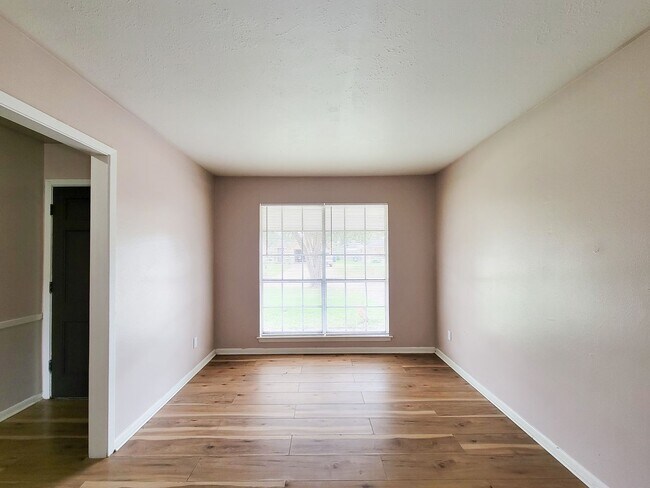 Foto del edificio - GREAT 3 BEDROOM 2 BATH HOME IN LEAGUE CITY. BIG BACKYARD AND LARGE DEN AREA.