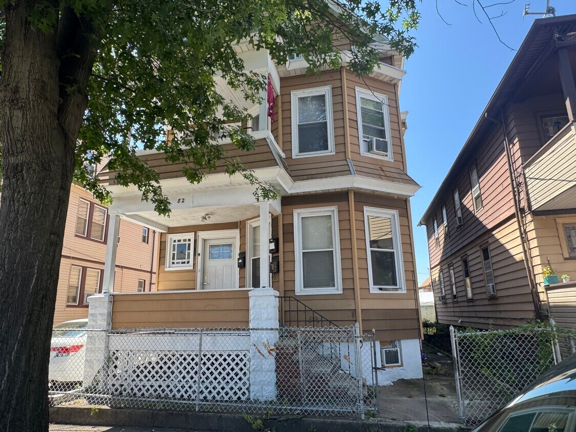 Primary Photo - 82 E 18th St