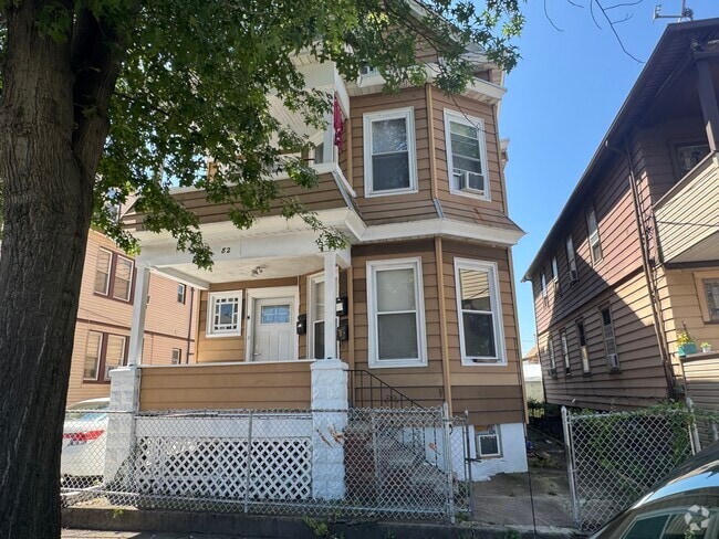Building Photo - 82 E 18th St