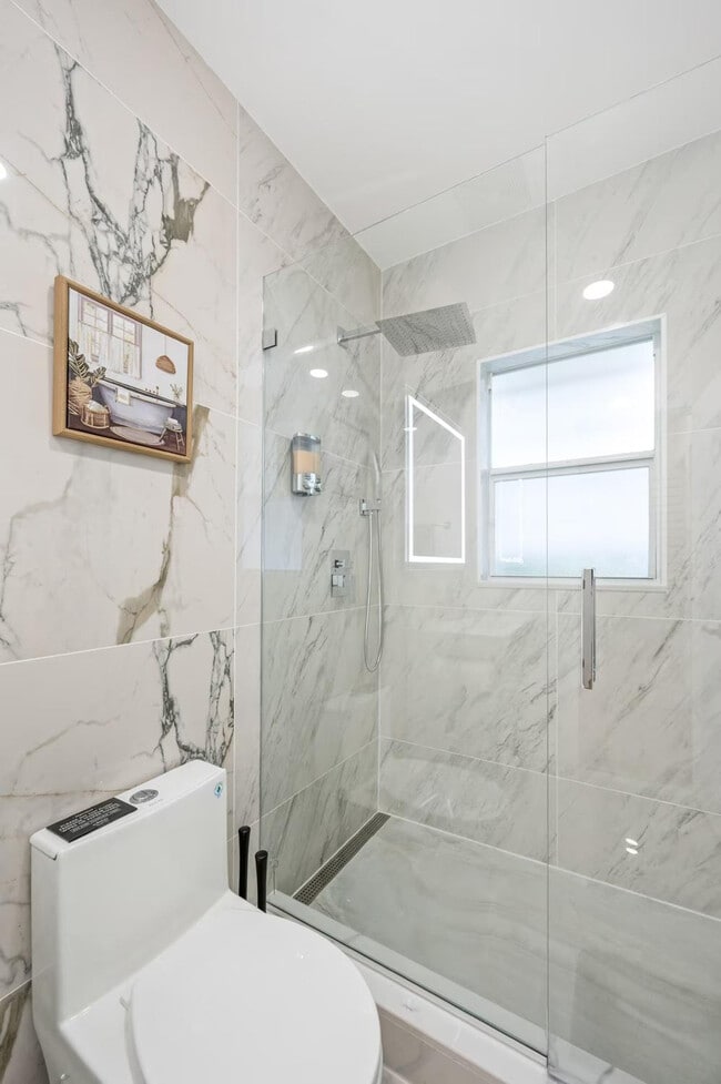 Foto del edificio - 310 NE 58th Terrace