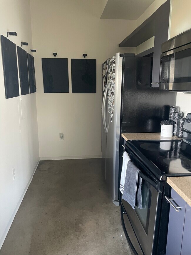 Kitchen - 2115 Yeaman Pl