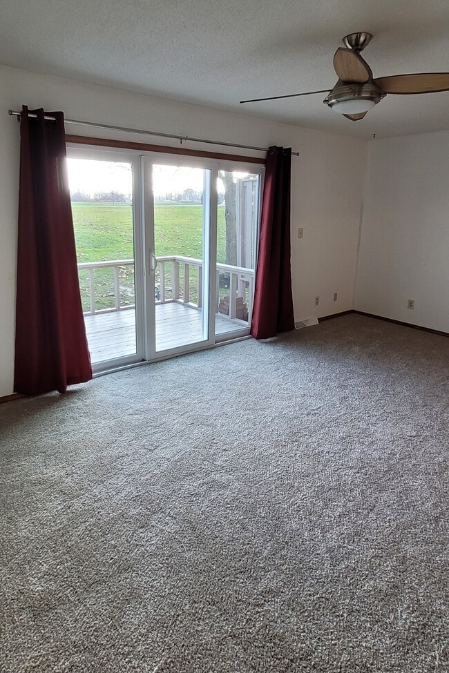 Sala de estar - 2984 E River Rd