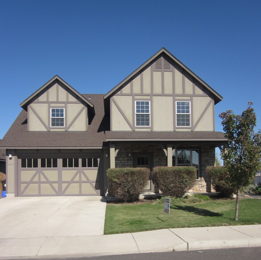 Primary Photo - Redmond - Beautiful 2 Story 4 Bedroom Home...