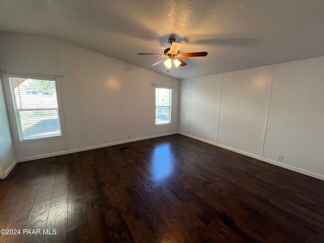 Building Photo - 17287 E Lakeview Ct