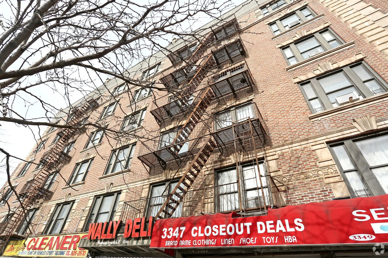 Foto del edificio - 3341-3347 Broadway