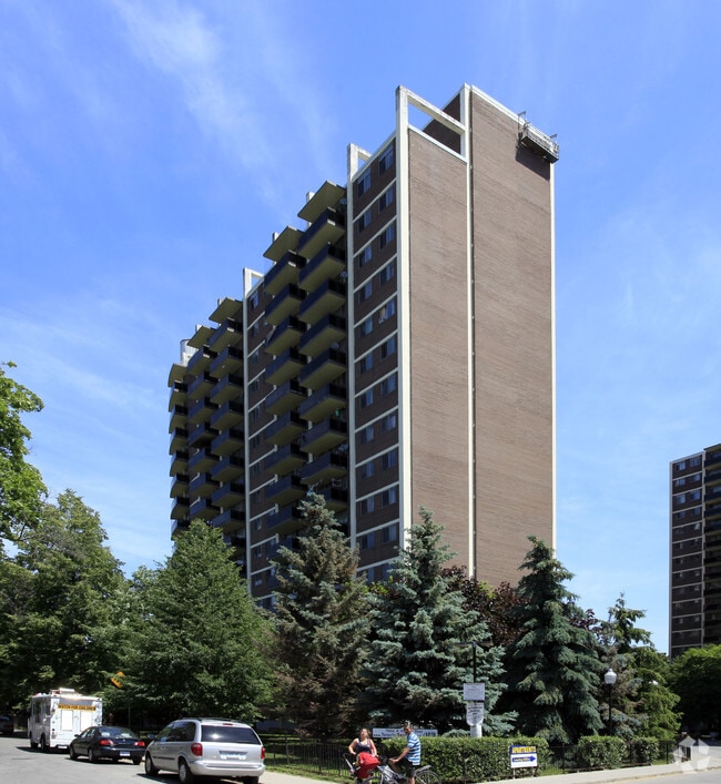 West Lodge Towers Apartments 103105 W Lodge Ave Toronto, ON