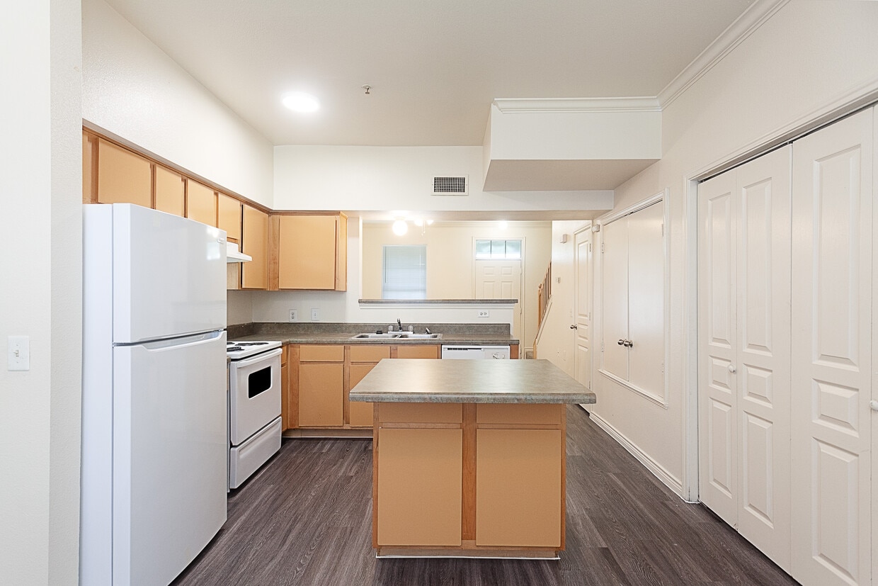 Primary Photo - Regent 1 Apartments