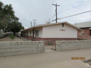Building Photo - 114 S Iron St