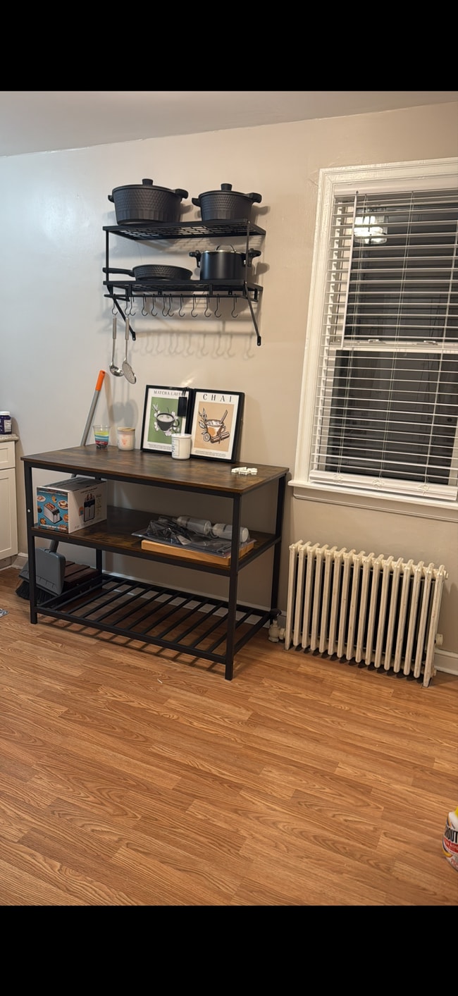 Building Photo - 425 Ferris St