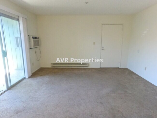 Building Photo - 3646 Silver Oaks Way