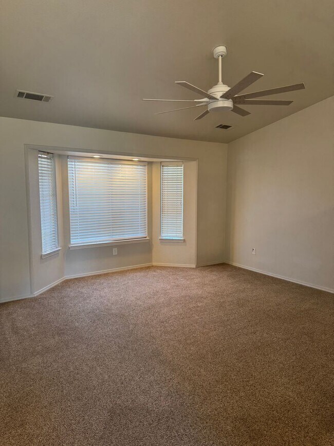 Foto del edificio - *VALENTINES DAY MOVE IN SPECIAL~MOVE IN BY 02/14/2026 TO RECEIVE $500 OFF FIRST MONTHS RENT & A F...