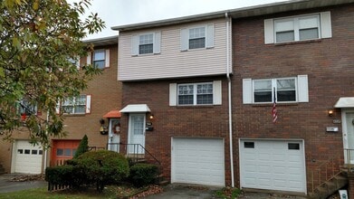Building Photo - 914 Academy Heights Dr