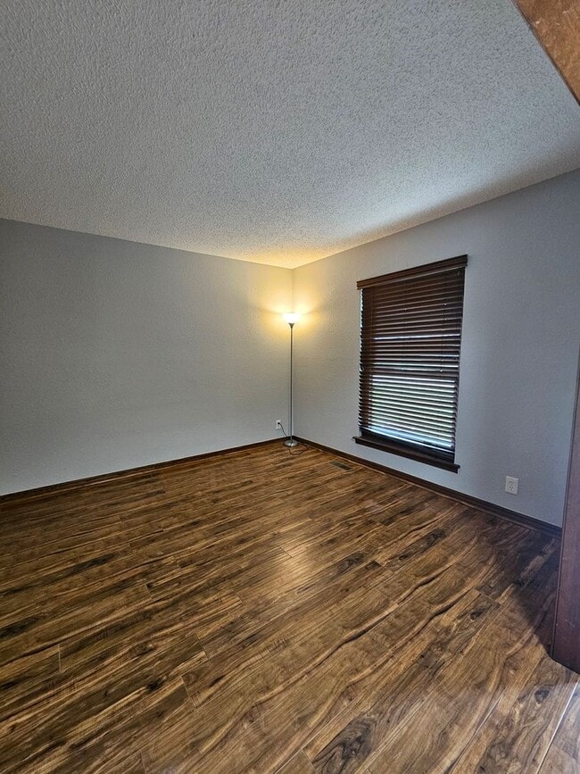 Building Photo - (4) Bed/(2) Bath in Core Norman Avail NOW!
