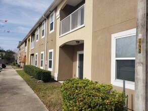 Building Photo - 6935 Ortega Woods Dr
