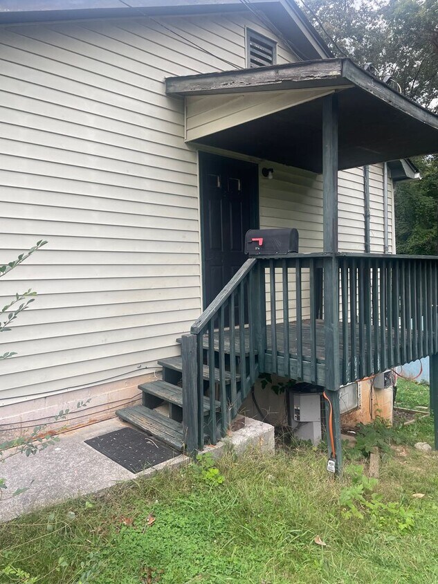 Primary Photo - Oak Ridge 37830 - 2 bedroom, 1 bath home -...