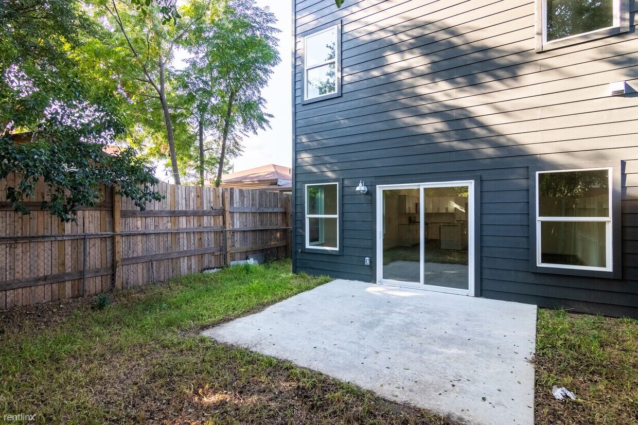 Building Photo - 3 br, 2.5 bath House - 1618 Dakota Street 102