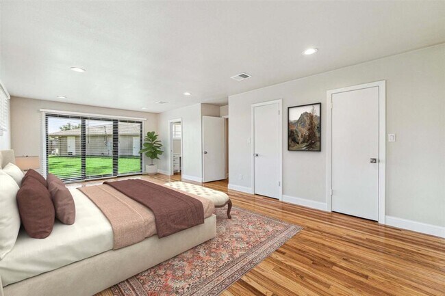 Building Photo - 3203 S Braeswood Blvd