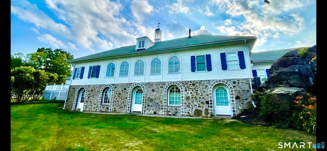 Foto del edificio - 19 Deercliff Rd