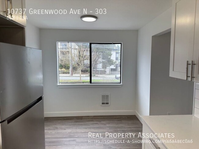 Building Photo - Greenwood Apartment