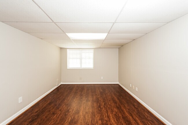 Foto del edificio - 694 S Hillcrest Rd