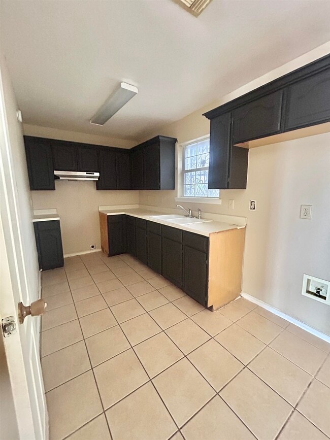 Foto del edificio - 301 Lily Ln