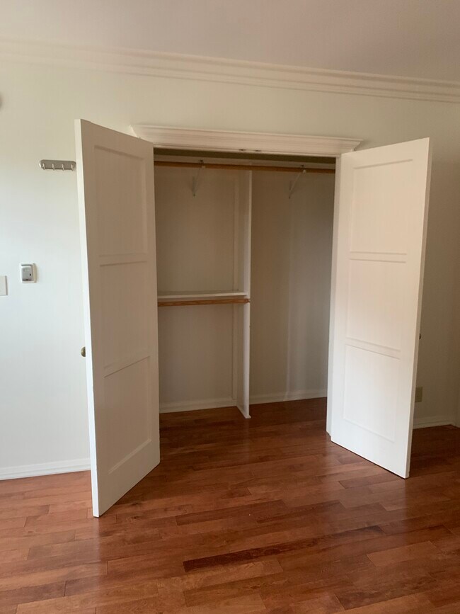 Building Photo - 461 W 38th St