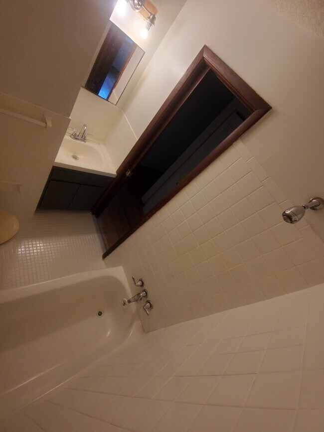 Baño completo - 1182 Lane Pl