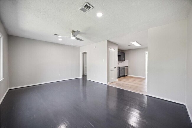 Foto del edificio - 5206 Willow Glen Dr